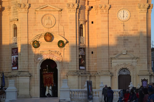 DSC_0255 at 1800hrs sharp procession leaves the Basilica