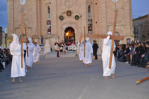 DSC_0392 Hooded persons carrying crosses