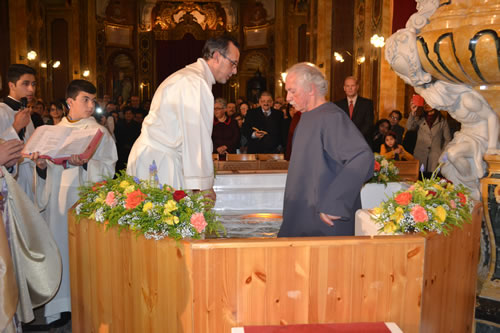 DSC_0102 Minsier administering the Baptism joins the Catechumen in the font