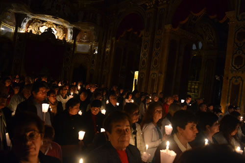 DSC_0033 Lit candles break the darkness of the Nave