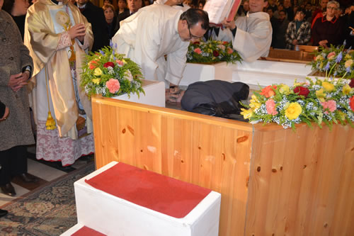 DSC_0105 Baptising the Catechumen