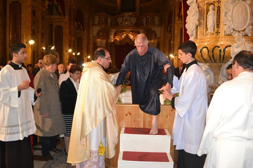 DSC_0110 Helping the Catechumen get out of the font