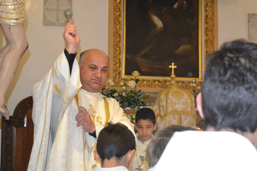 DSC_0261 Sprinkling Holy Water on the congregation