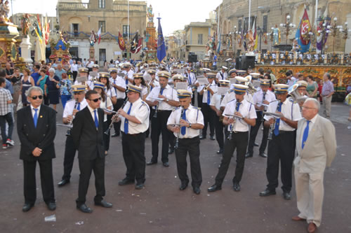 DSC_0406 Victory Band March prior to procession