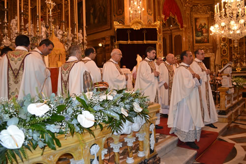 DSC_0164 End of Pontifical Mass