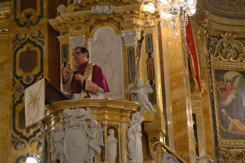 DSC_0058 Archpriest Mgr C Refalo delivering the panegyric