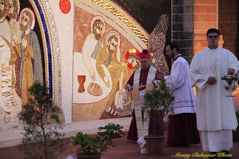 039 Arhbishop Scicluna incensing the mosaic