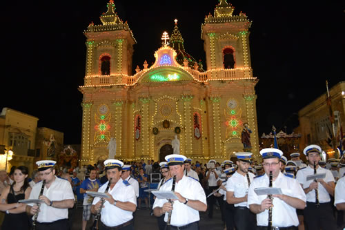 DSC_0157 Victory Band starts marching