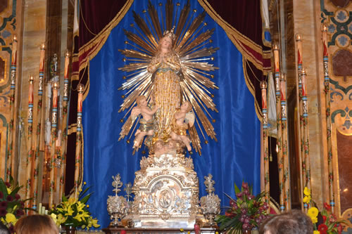 DSC_0001 Statue of the Bambina under the canopy