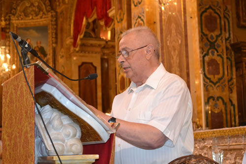 DSC_0027 Reciting Prayers of the Faithful