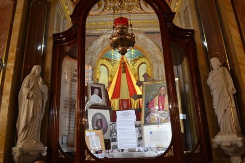 DSC_0151 The niche housing the Bambina during the year