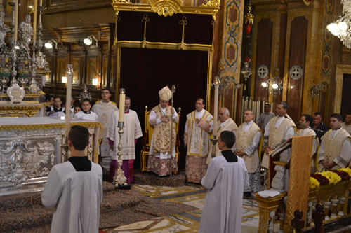 DSC_0128 Chanting the National Anthem on one of Malta's National Days