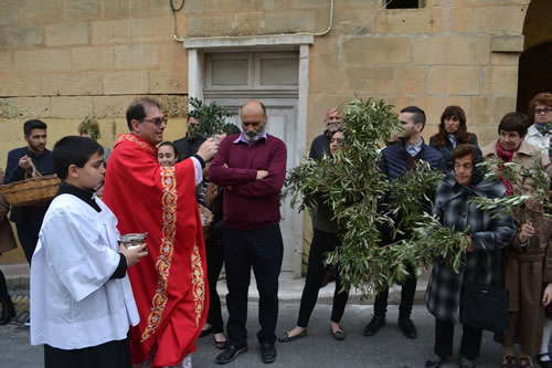 DSC_0358 Sprinkling Holy Water on olive branches