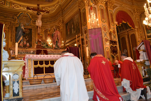 DSC_0437 Kneeling down when the narration talked about Jesus was dead