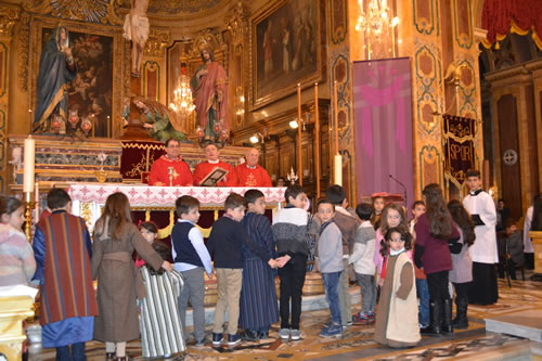 DSC_0469 Children congregate round the altar during the Lord's Prayer