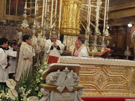 F4 Deacon Bajada incensing the Bishop