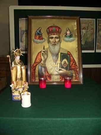 A3 Statue and old picture of St Nidholas