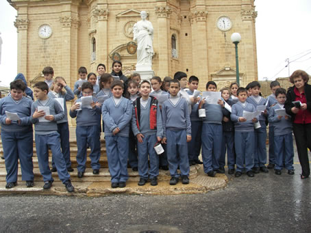 G8 Carol Singing in Victory Square