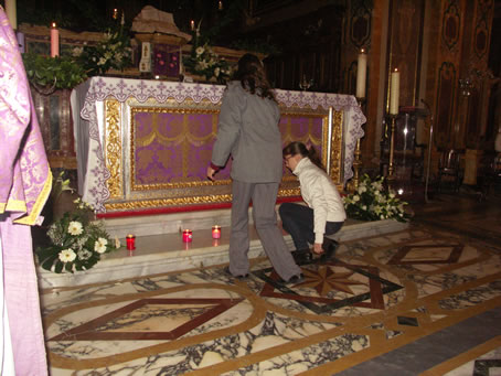 B7 Candles in place in front of High Altar