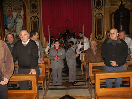 B2 Procession moves up the nave