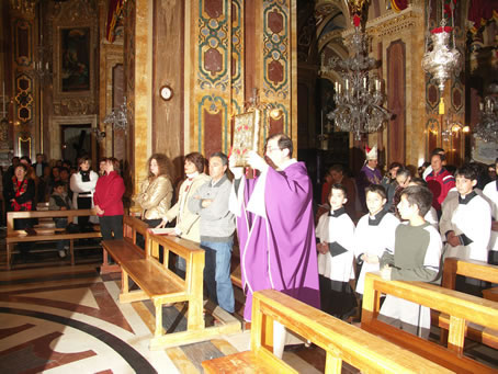 A3 Archpriest carries the Bible