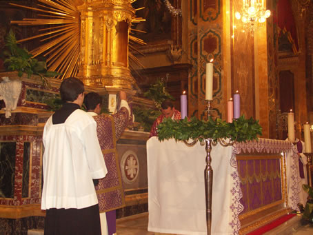 C8 Deacon incenses Mass Celebrant