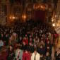 A7 Faithful gathered early in Basilica