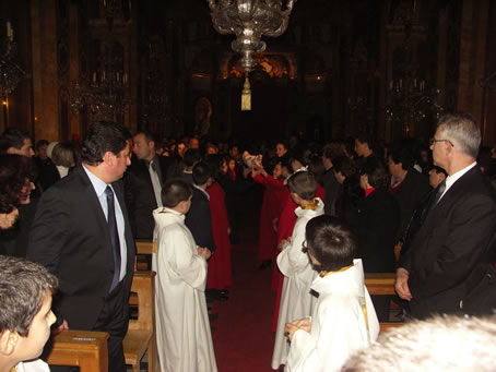 C9 Baby Jesus relayed to High Altar by students