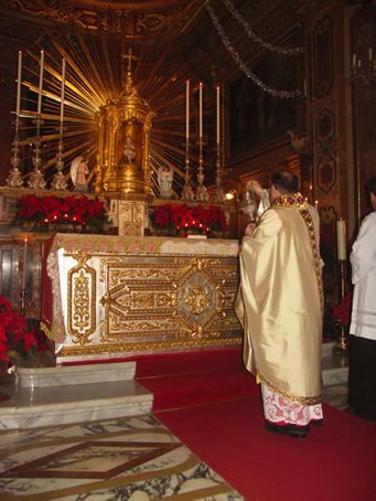 D6 Archpriest incensing the image of Baby Jesus