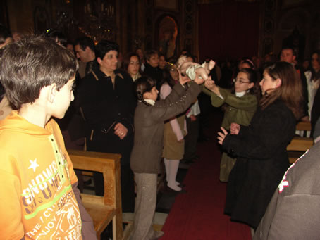 C6 Baby Jesus relayed to High Altar by students