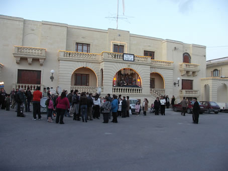 A1 In front of the MUSEUM premises