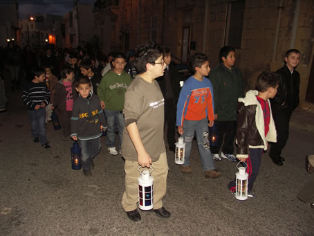 B8 Boys with lanterns