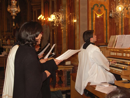 G6 Sem Mario Curmi on the organ