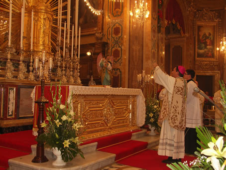 A6 Incensing the altar