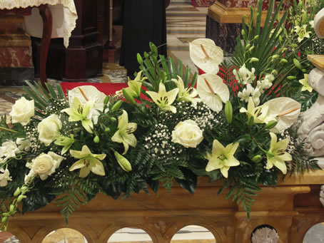 C9 Flower decorations on presbytery railing