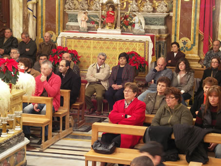 A4 Congregation in right aisle