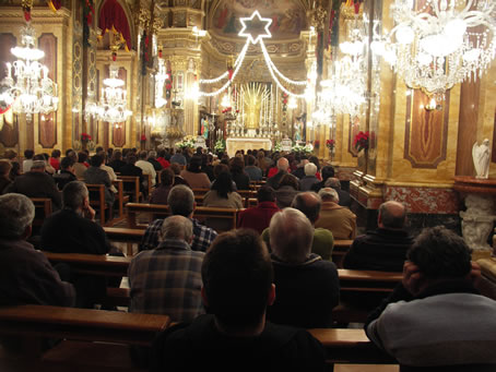 B6 The congregation in the nave