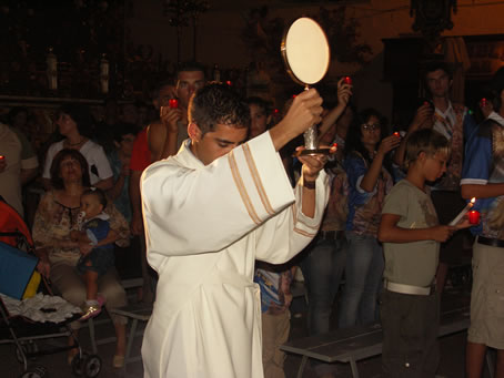 E8 Deacon Ant Bajada with the Holy Eucharist