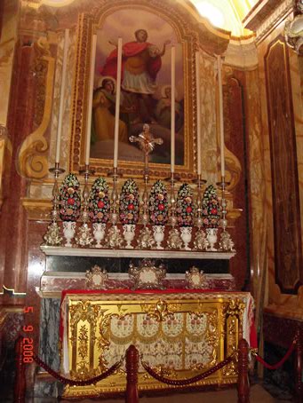 E4 Altar of St Maurice