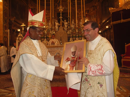 E4 Bishop hands to Archpriest Sr Giovanna's offering