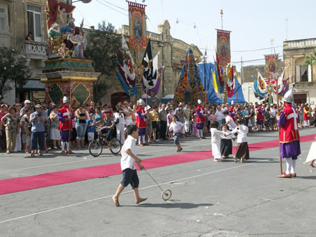 A7 Children playing in wartime