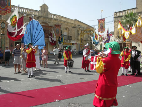 D3 Trumpeteers herald the arrival of Grand Master La valette