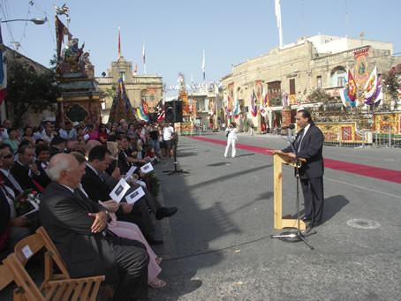 A6 Joe Louis Xiberras introducing the programme