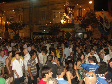 F2 Crowds at 1 a.m.