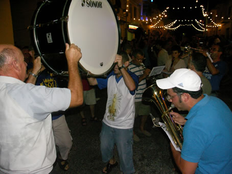 E7 marching underneath the Drum