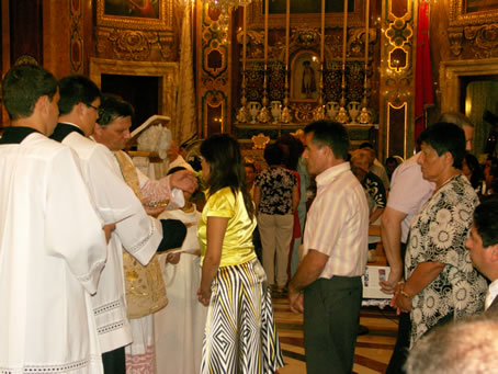 E6 Holy Communion