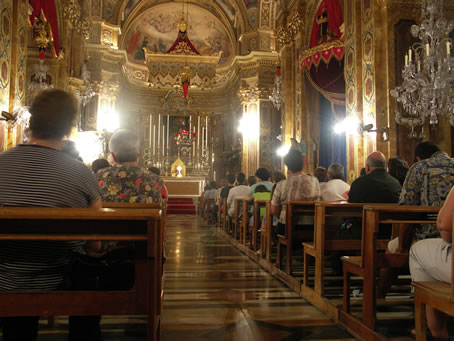 A1 Adoration in Basilica