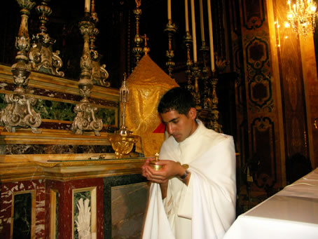 E3 transferring the Holy Eucharist to its Chapel