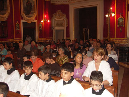 C6 Altar boys and Congregation