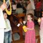 B3 Children with their offerings